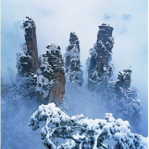 單獨(dú)成團(tuán)O線：（張家界溫泉休閑線路）張家界、天子山、寶峰湖/黃龍洞、鳳凰古城 江埡溫泉/萬(wàn)福溫泉 五日游