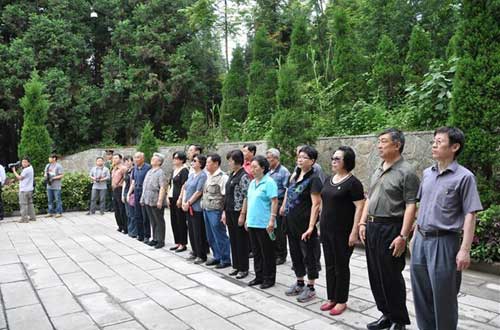 2012年5月10日下午3時(shí)，在湖南省張家界市天子山賀龍公園隆重舉行了